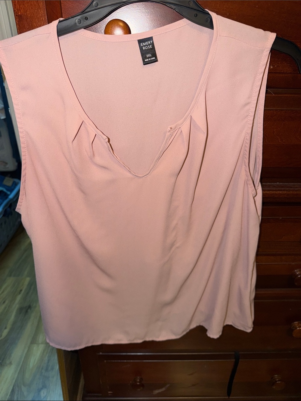 Emery Rose Sleeveless V-Neck Camisole in Blush Pink